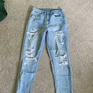 American Eagle Ripped Baggy Mom Jeans
